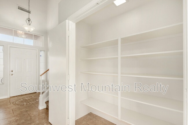 Building Photo - 1523 S Vine St