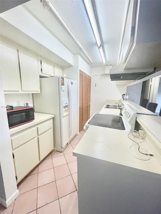 Building Photo - 5200 NE 6th Ave