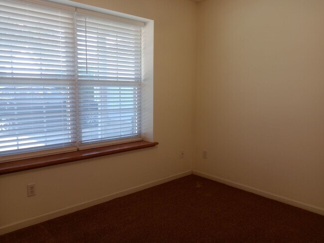 Building Photo - 1729-1731-1731 Louise Cir