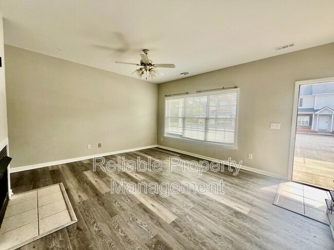 Building Photo - 2829 Bennington Dr