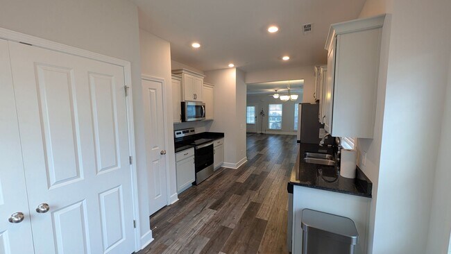 Building Photo - 531 Farmstead Ln