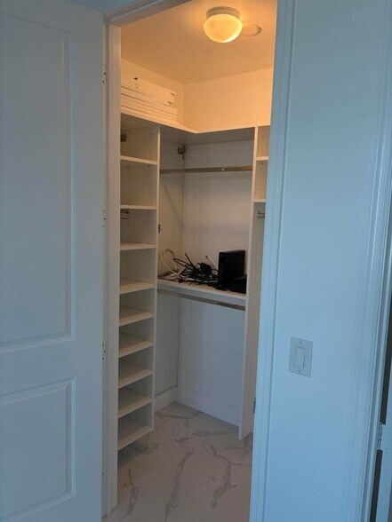 Building Photo - 403 S Sapodilla Ave