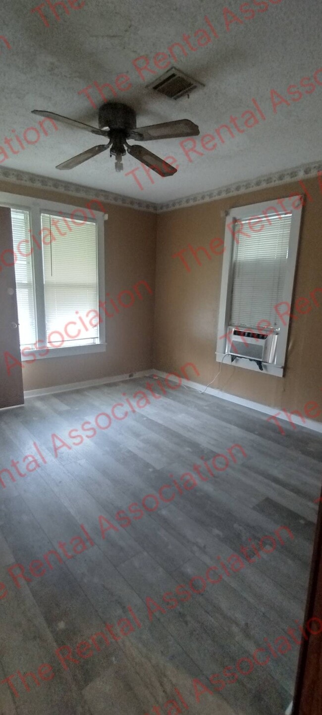 Building Photo - 204 Magnolia St