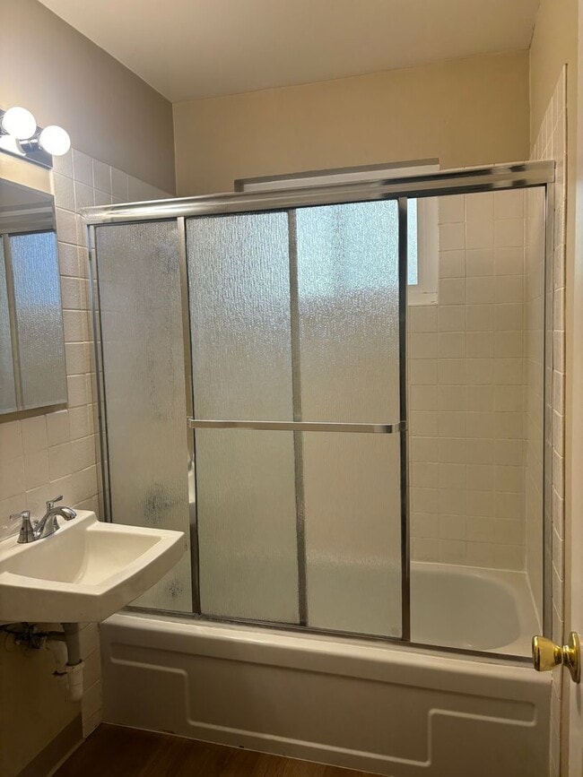 Building Photo - NICE QUAINT APARTMENT IN COLFAX!!