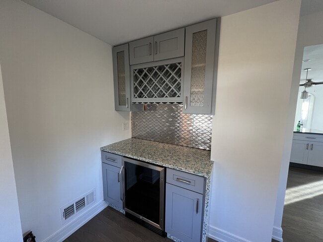 Building Photo - 220 N Graylynn Dr