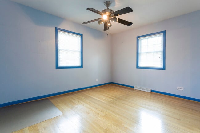 Building Photo - 1301 N Northwest Hwy