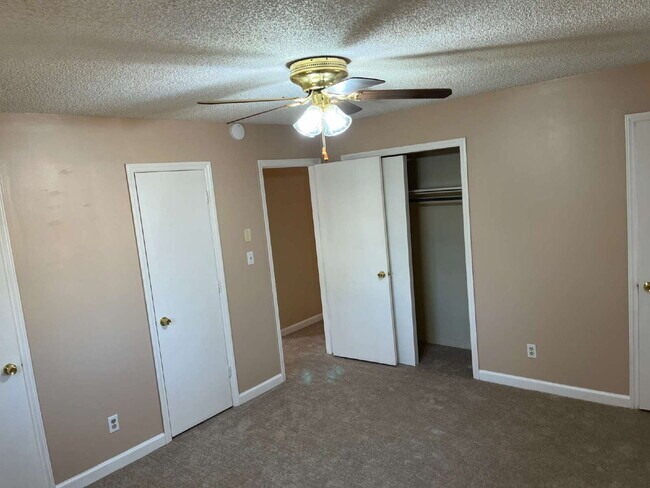 Building Photo - 3935 Yokley St