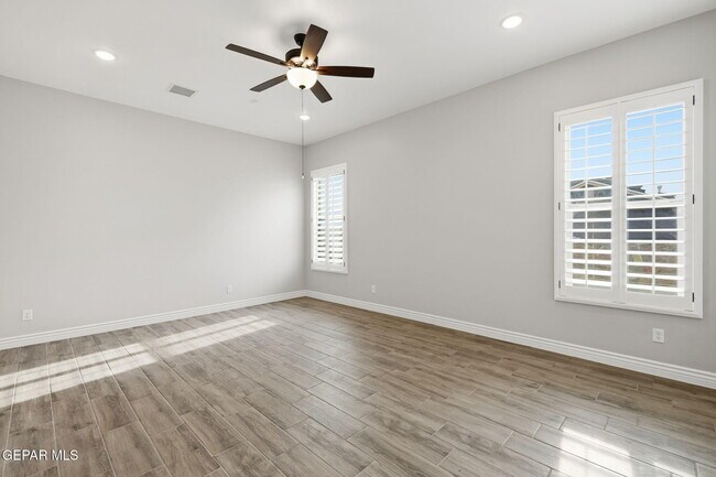 Building Photo - 219 Emerald Brass