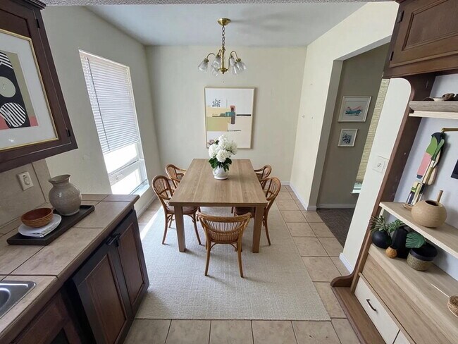 Building Photo - 3-Bedroom Duplex