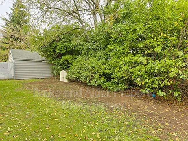 Building Photo - 9733 SE Ramona St