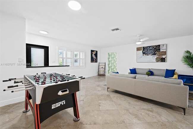 Building Photo - 1931 NE 32nd Ave