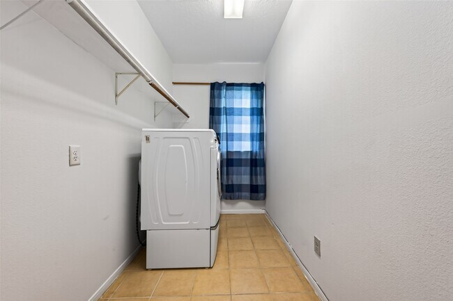 Building Photo - 12214 Doe Meadow Dr