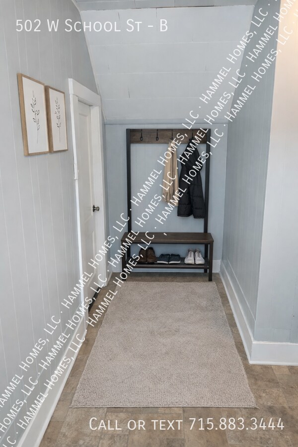 Building Photo - 502 W School St