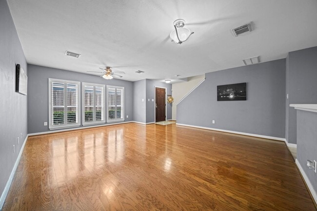 Building Photo - 1523 Cook St