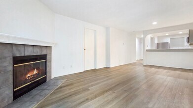 Building Photo - Top-Floor Corner End-Unit with Great Light