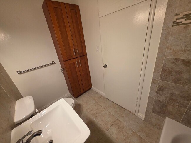 Building Photo - Two-bedroom apartment, with double pain gl...