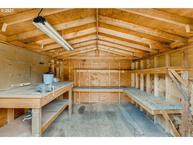 Building Photo - SE 3 Bed | 1 Bath | Expansive Backyard | P...