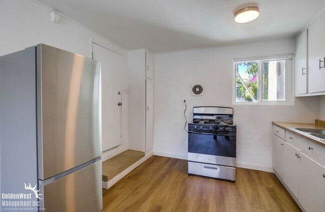 Building Photo - Beautifully Renovated 1Bdm 1Ba Apartment i...