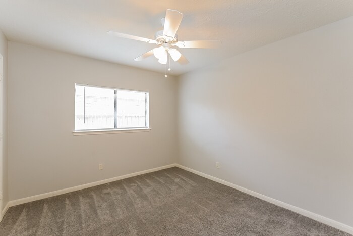 Building Photo - 3015 Quail Run Dr