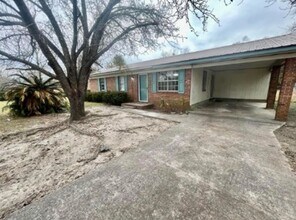 Building Photo - 3 Bed/1 Bath Home
