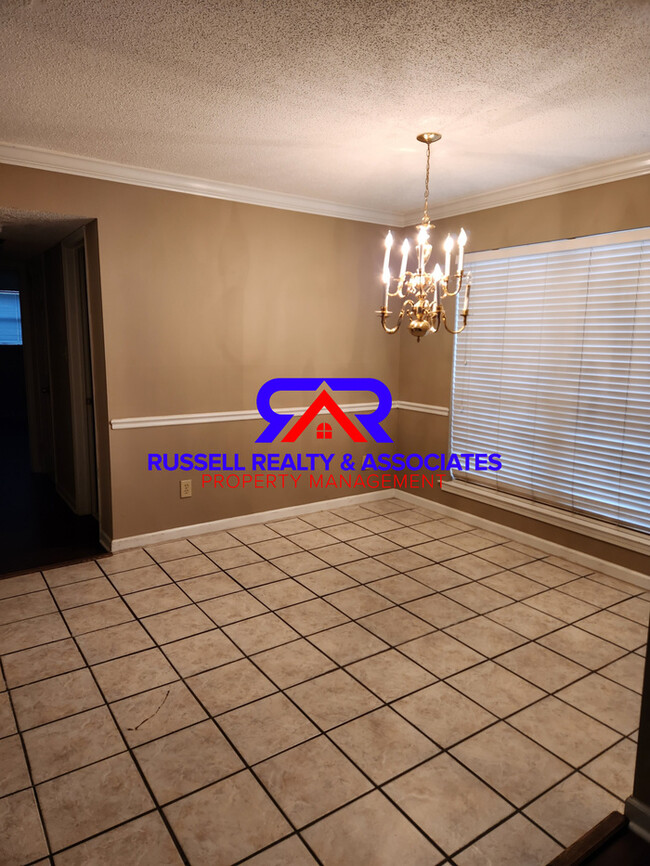 Building Photo - 3333 Chase Ln