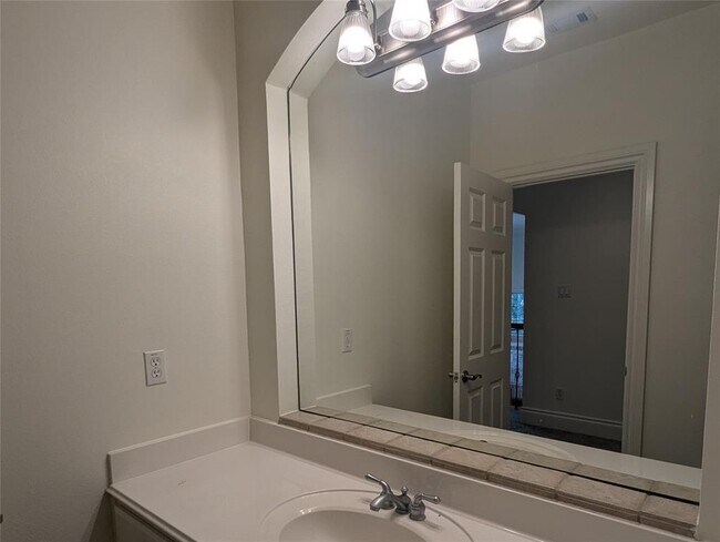 Building Photo - 11301 Taylor Draper Ln