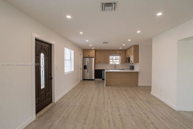 Building Photo - Hope Street, Hollywood, FL 33024 - 4 BR 2 ...