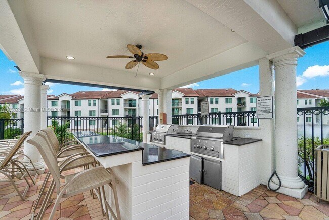 Building Photo - 1308 Villa Cir
