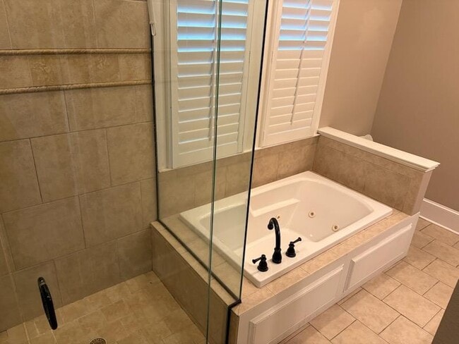 Building Photo - 108 Jamestowne Way