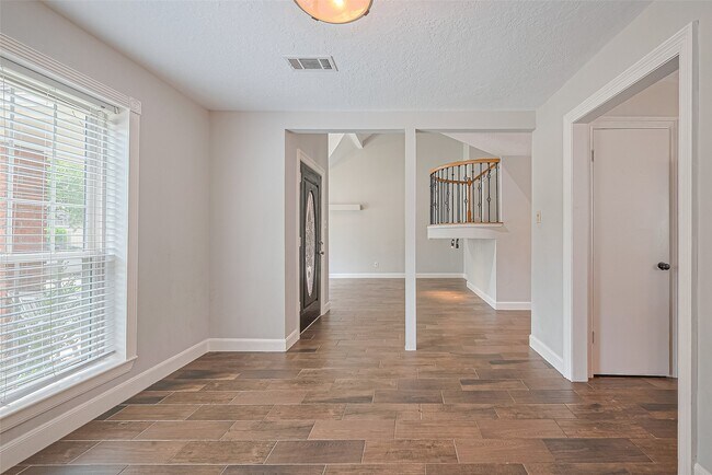 Building Photo - 3406 Mesquite Dr