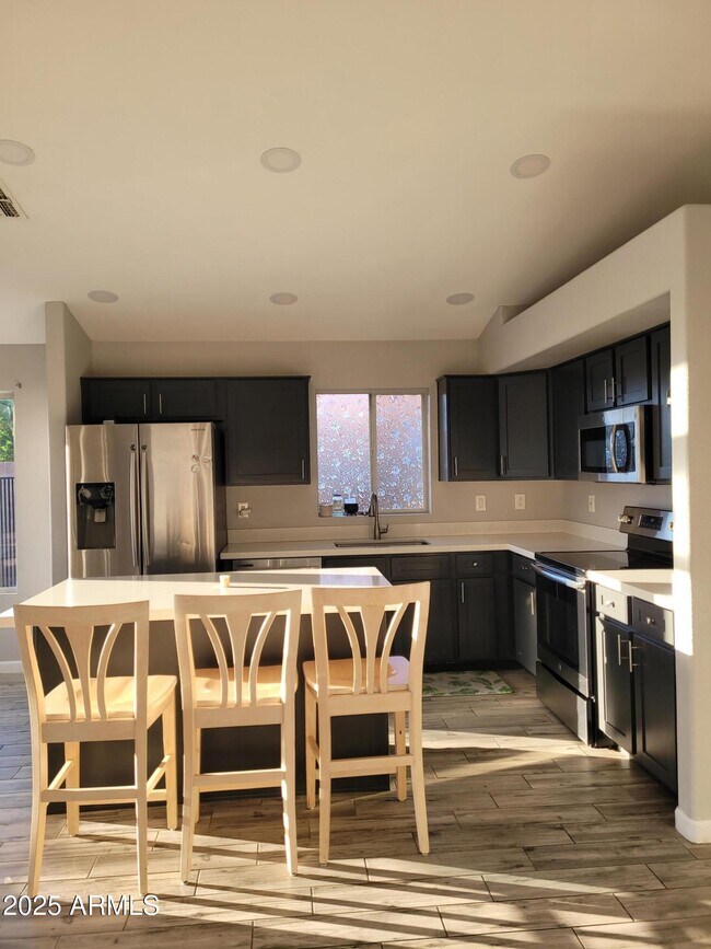 Building Photo - 2634 S Vineyard