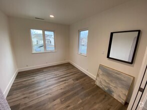Building Photo - Newly Remodeled 2 Bedroom 1 1/2 Bath. Priv...