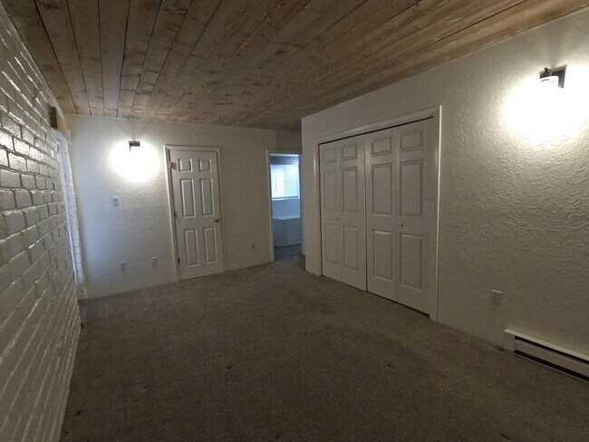Building Photo - 343 Sarah Ln NW