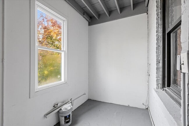 Building Photo - 3268 W Fullerton Ave