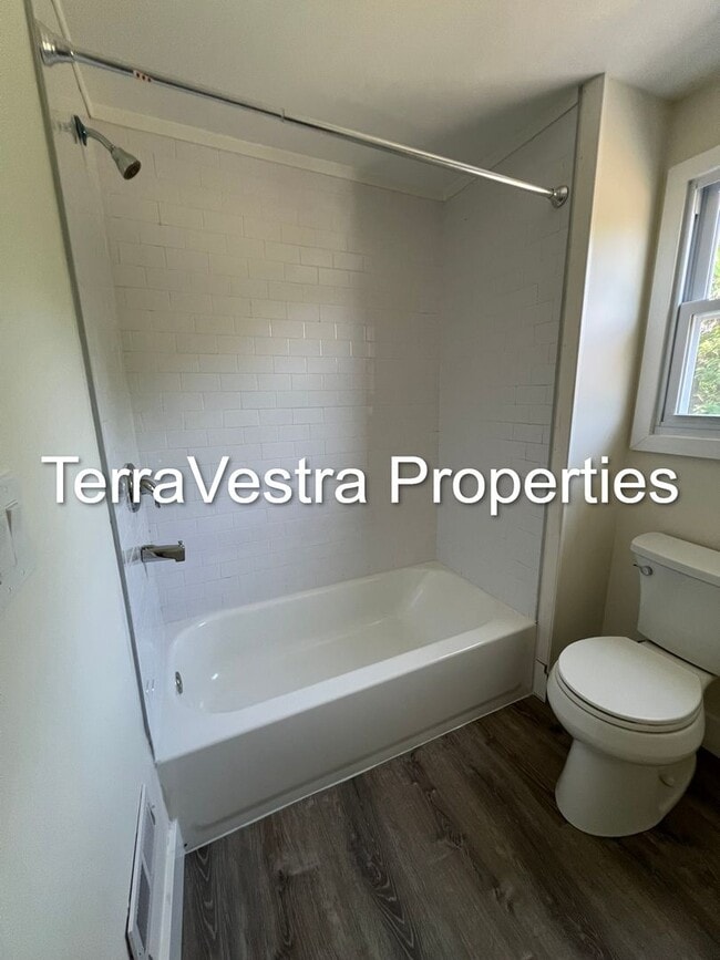 Building Photo - 4 Bed / 2 Full Bath in Millville!