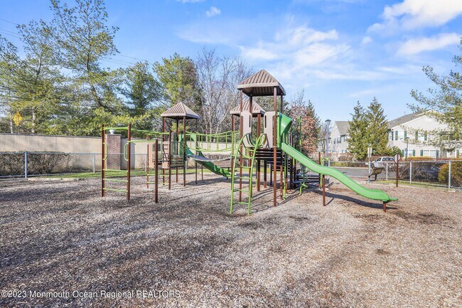 Building Photo - 19 Persimmon Ln