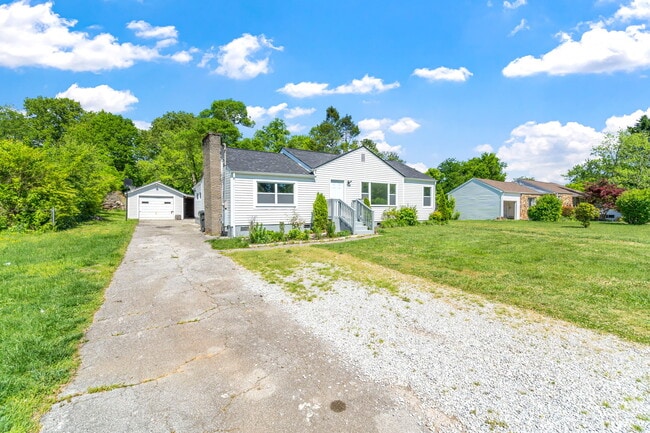 Building Photo - 5700 Ridgefield Rd
