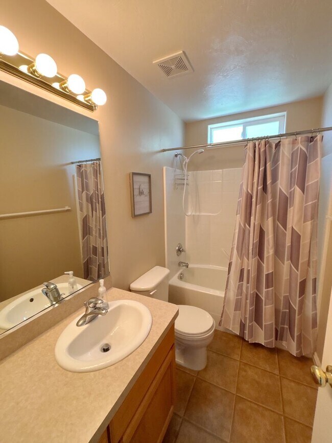 Building Photo - 2456 Brandon Dr