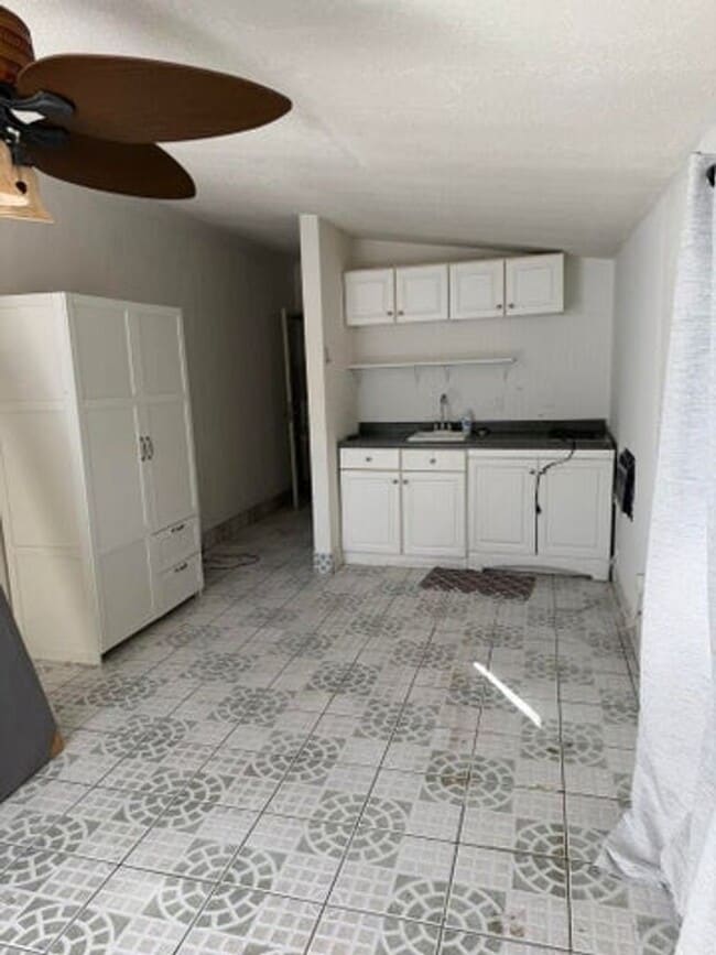 Building Photo - 1014 W Drew St