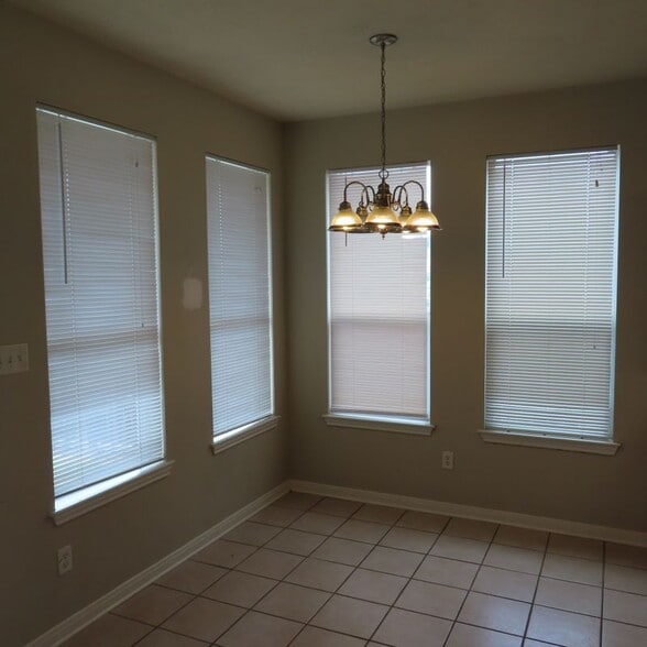 Building Photo - 4107 McFarland Dr