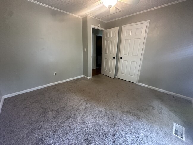 Building Photo - NOW AVAILABLE! Great 3 bedroom 2 bath ranch home!