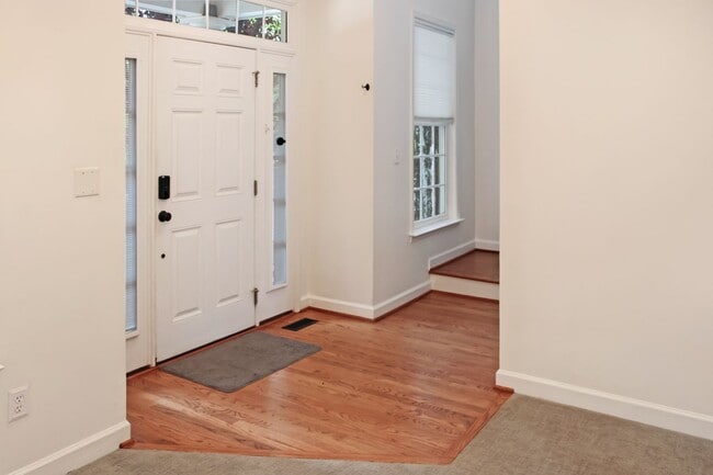 Building Photo - Garage townhome in Belvedere