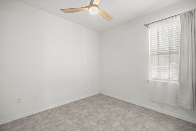 Building Photo - ???? Available 4 Bedroom Now in Calesa Township – No Rear Neighbors!