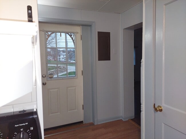 Building Photo - 11 N Wade Ave