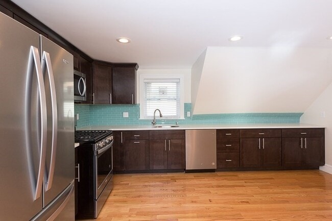 Building Photo - 9-11 Rock Valley Ave