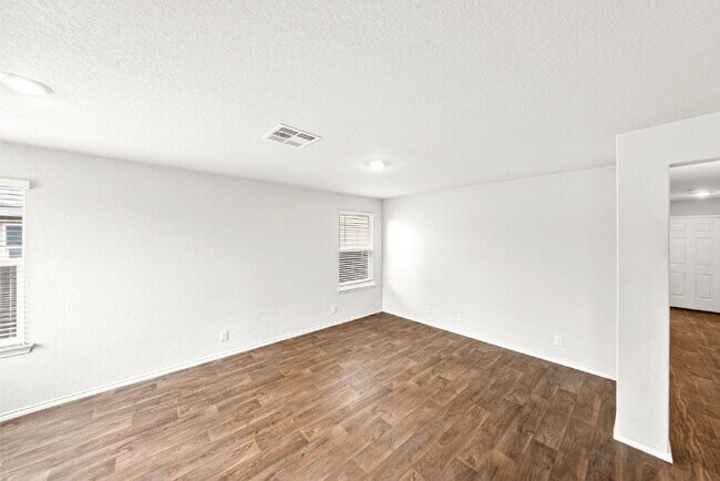 Building Photo - New Rental Alert! 2 Weeks Free Rent with 15 Month Lease