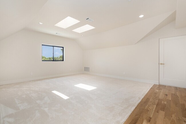 Building Photo - 4203 Normandy Ave