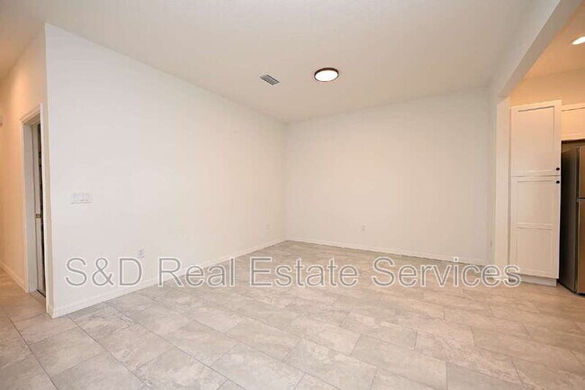 Building Photo - 1013 N Brunnell Pkwy