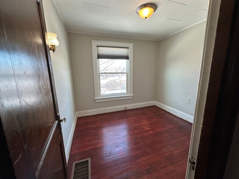 Building Photo - 784 Carpenter St