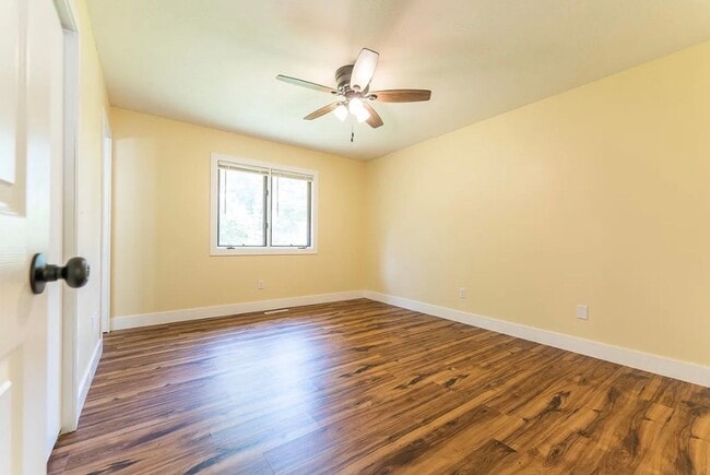 Building Photo - 3 Bed 2 Bath 2 Car Garage Home Southwest Springfield MO!!